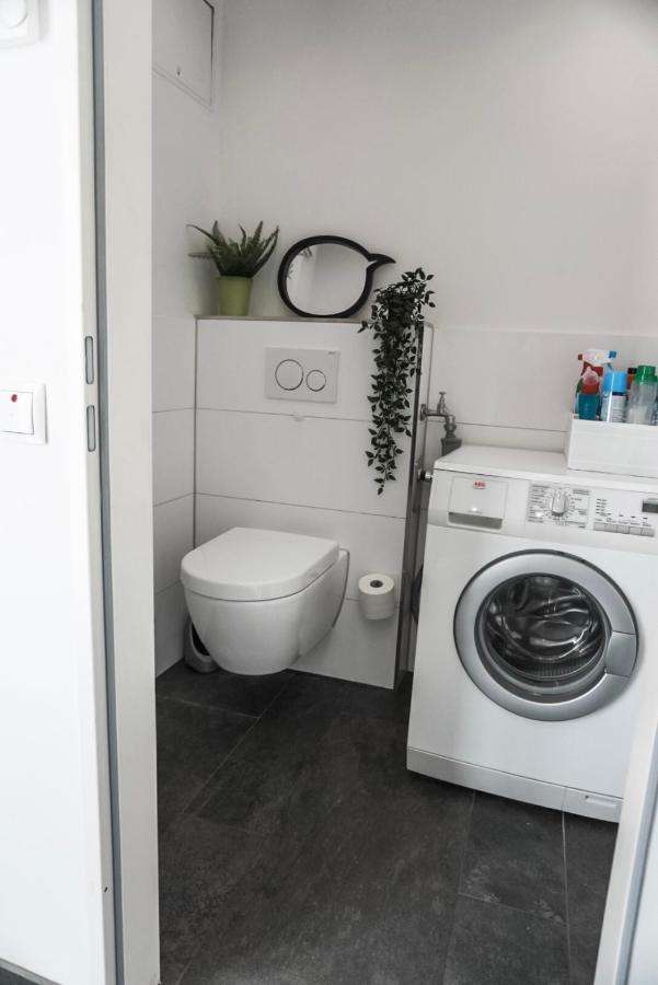 Neu Gebautes Mit Sonnenterasse In Der Naehe Vom Siebengebirge & Bonn *
